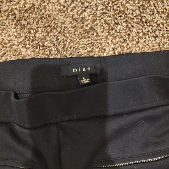 Mine: Comfortable Black Pant Leggings with Fake Pocket Zippers In The Back - Picture 3 of 3